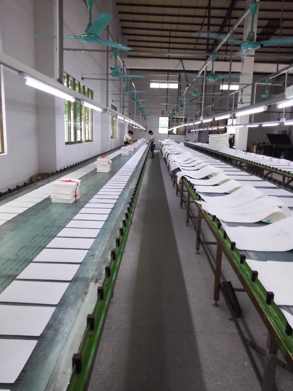 雄緯無(wú)紡布袋手工絲印絲印車(chē)間